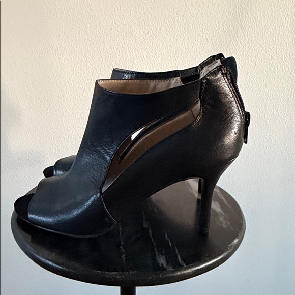 Nine West- Elegant Black Women's Open-Toe Black Leather Bootie Heels Size 6.5 - Picture 5 of 6